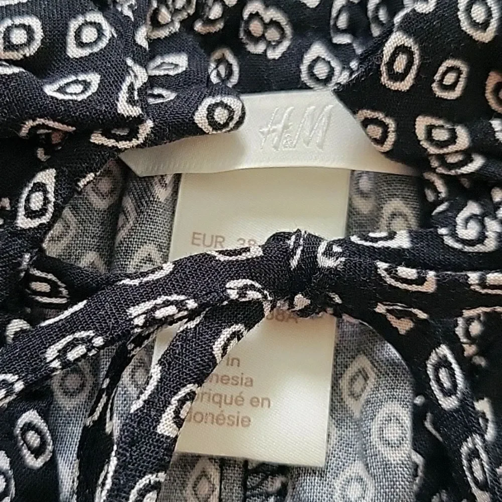 EC H&M PATERN DRESS WITH FRILLS SZ. 8 - Picture 3 of 4